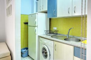 Dapur atau dapur kecil di Apartamento para dos en San Bernardo
