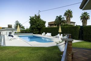 The swimming pool at or close to Tropical House