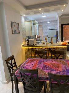 Η κουζίνα ή μικρή κουζίνα στο Stella Heights chalet for rent