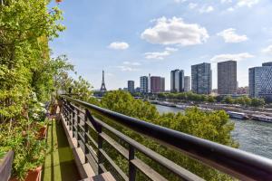 Foto dalla galleria di Eiffel Tower Mirabeau Bridge's Eagle sight a Parigi
