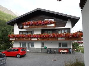 Budova, kde se apartmán nachází + 8 fotografií