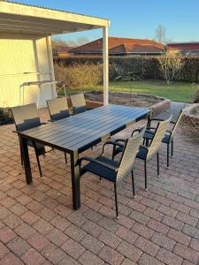 Casa Markskellet, Billund - hygge og leg for alle的庭院或其他户外区域