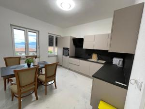 Kuchyň nebo kuchyňský kout v ubytování Luxury Apartment Dalia Rijeka