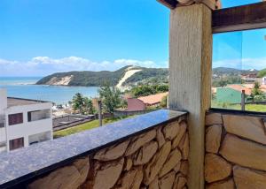 纳塔尔Marlymar Apart Pousada的海景阳台