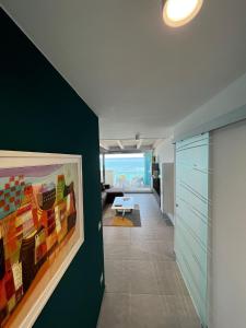 Kuchyňa alebo kuchynka v ubytovaní "I MORI LUXORY APARTMENTS" - Attico mansardato con incantevole vista mare