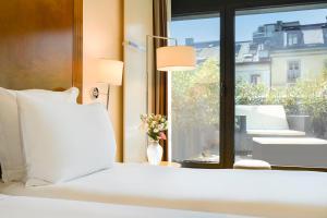 Postel nebo postele na pokoji v ubytování Warwick Geneva