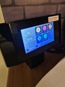 a television in a hotel room with a screen at Prime Motel Piracicaba in Piracicaba