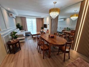 Posezení v ubytování Lovely 1878 Apartment 3-bedrooms with free parking