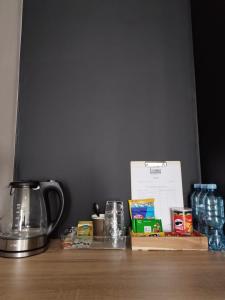 Příslušenství pro přípravu čaje a kávy v ubytování Apartamenty CITI