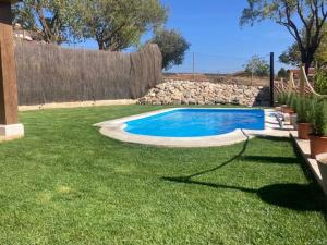 Bazén v ubytovaní Casa Rural Las Albertas alebo v jeho blízkosti