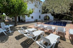 The swimming pool at or close to Masia Rural Les Alsines