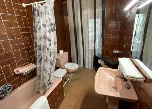 A bathroom at Masia Rural Les Alsines