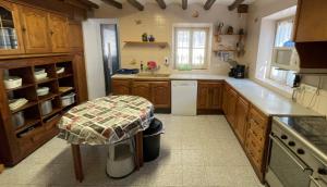 A kitchen or kitchenette at Masia Rural Les Alsines