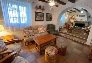A seating area at Masia Rural Les Alsines