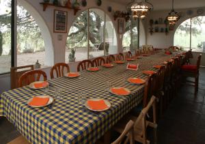 A restaurant or other place to eat at Masia Rural Les Alsines