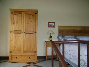 a bedroom with a wooden cabinet next to a bed at Sobrado Nova Petropolis in Nova Petrópolis