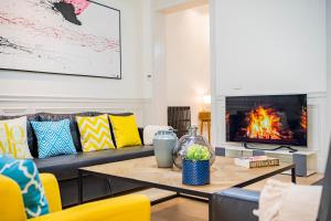 Telewizja i/lub zestaw kina domowego w obiekcie Ever House - CHUECA-GRAN VIA