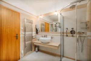 Koupelna v ubytování Hotel Richard Spa & Wellness