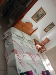 a bedroom with a bed with a wooden headboard at La redonda in San Roque