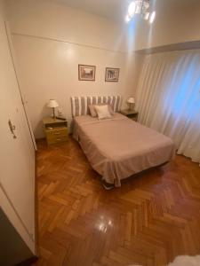 a bedroom with a bed and a wooden floor at Mi primer logro in Buenos Aires
