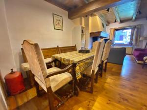 Posezení v ubytování Pleta de Ordino 55 Casa Rústica hasta 6 personas + 8 fotografií