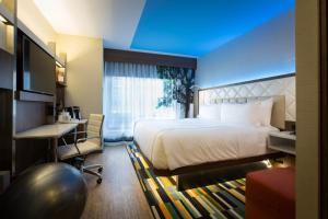 EVEN Hotel Omaha Downtown - Old Market by IHG客房内的一张或多张床位