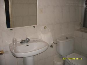 Koupelna v ubytování Hostal Residencia Delfin
