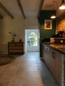 Η κουζίνα ή μικρή κουζίνα στο Petite maison chaleureuse