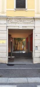 The facade or entrance of Cozy flat + parking close to City center/Airport