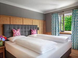 Postel nebo postele na pokoji v ubytování Landgasthof Hotel Linde