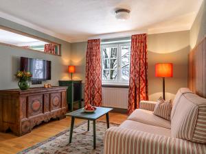 TV a/nebo společenská místnost v ubytování Landgasthof Hotel Linde