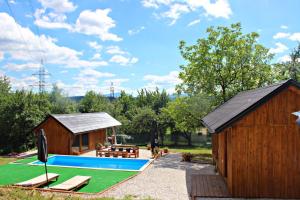 een gebouw en een speeltuin met een huis bij Hellena in Sarajevo