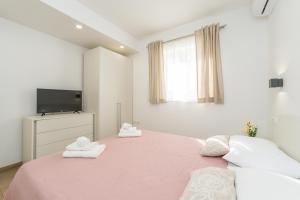 Postel nebo postele na pokoji v ubytování Villa San Antonio - Heated pool
