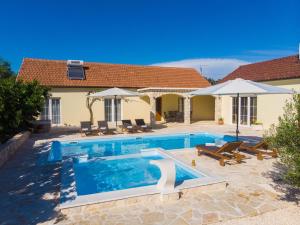 Bazén v ubytování Villa San Antonio - Heated pool nebo v jeho okolí