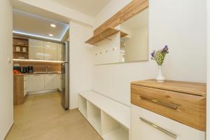Kuchyň nebo kuchyňský kout v ubytování Villa San Antonio - Heated pool