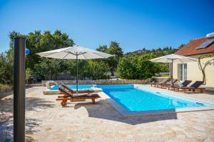 Bazén v ubytování Villa San Antonio - Heated pool nebo v jeho okolí