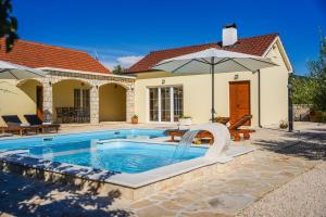 Bazén v ubytování Villa San Antonio - Heated pool nebo v jeho okolí