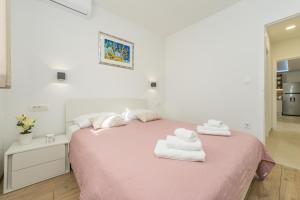 Postel nebo postele na pokoji v ubytování Villa San Antonio - Heated pool