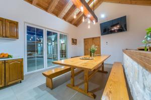Fotografie z fotogalerie ubytování Villa San Antonio - Heated pool v destinaci Vrpolje