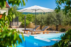 Bazén v ubytování Villa San Antonio - Heated pool nebo v jeho okolí