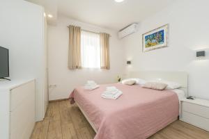 Postel nebo postele na pokoji v ubytování Villa San Antonio - Heated pool