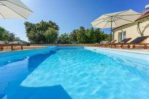 Bazén v ubytování Villa San Antonio - Heated pool nebo v jeho okolí