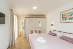 Postel nebo postele na pokoji v ubytování Villa San Antonio - Heated pool