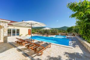 Bazén v ubytování Villa San Antonio - Heated pool nebo v jeho okolí