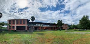 Taman di luar Matua guest house