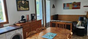 Kuchyň nebo kuchyňský kout v ubytování Bel appartement avec vue