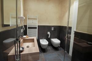 Koupelna v ubytování Brichett Deluxe Rooms