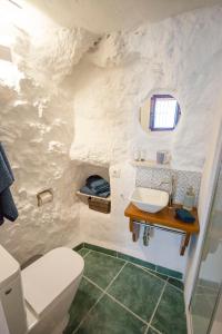 Koupelna v ubytování Casa Rosario, Frigiliana Large Historic Townhouse with Amazing Roof terrace HansOnHoliday Rentals