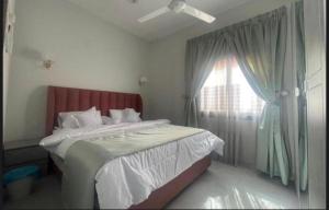 Giường trong phòng chung tại Villa Orchid Al Hada "فيلا اوركيد الهدا"
