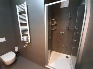 Phòng tắm tại Entrez Radnica 2